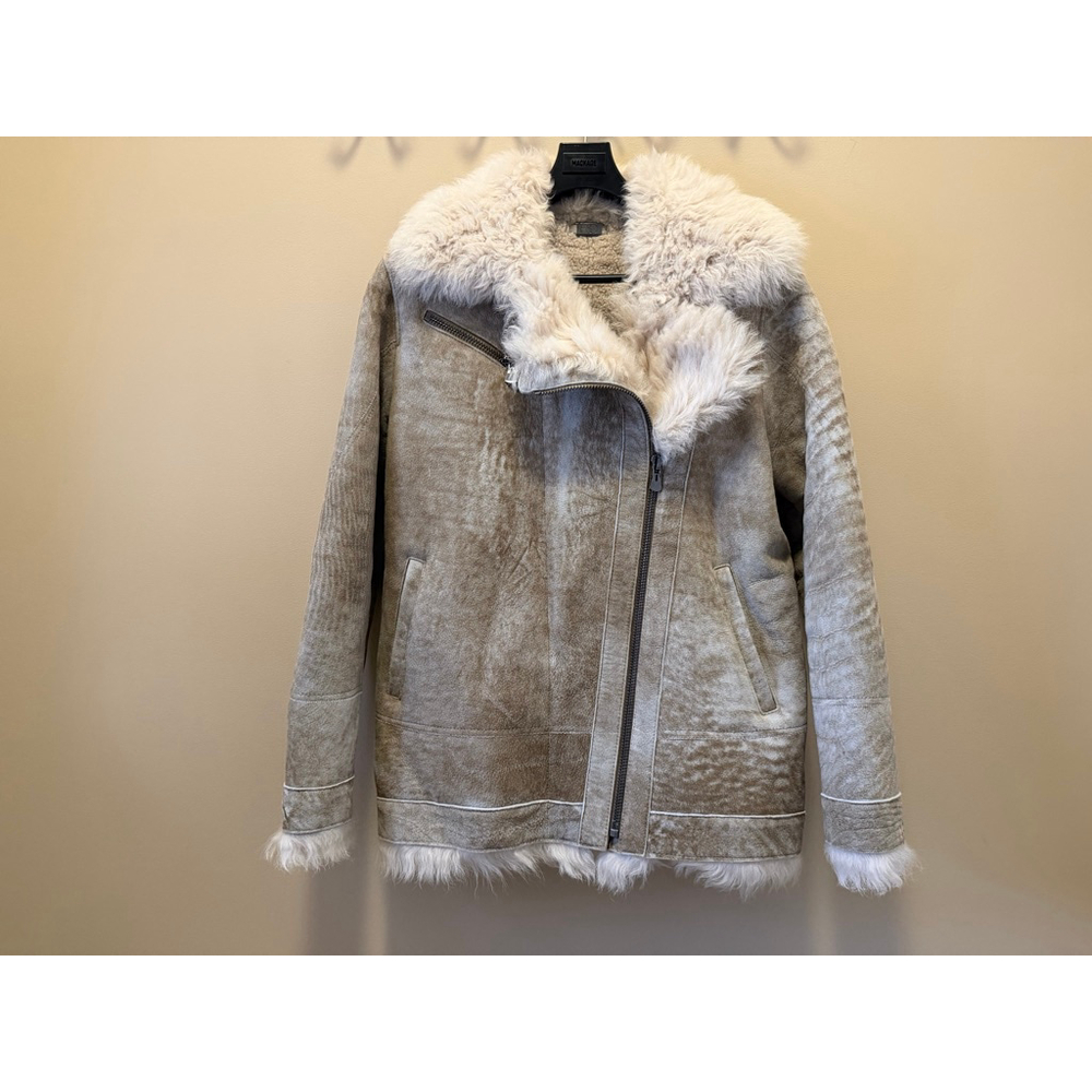HiSO Rumour Shearling Moto Coat Cement
Size Large - Picture 3 of 11